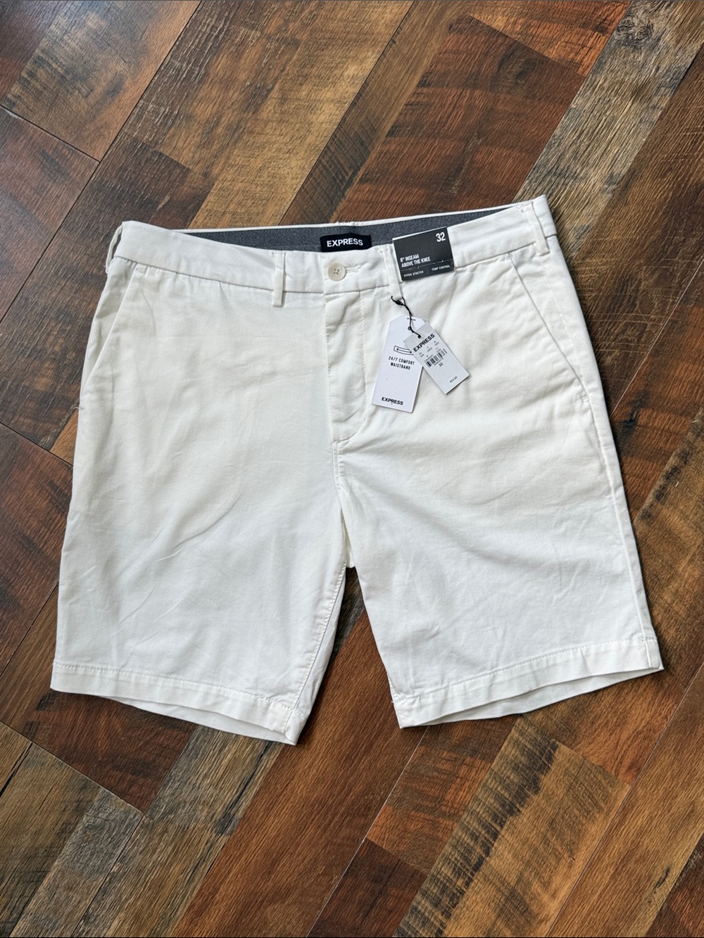 NWT Express Hyper Stretch Shorts White/Cream Men’s Size 32 8” Inseam